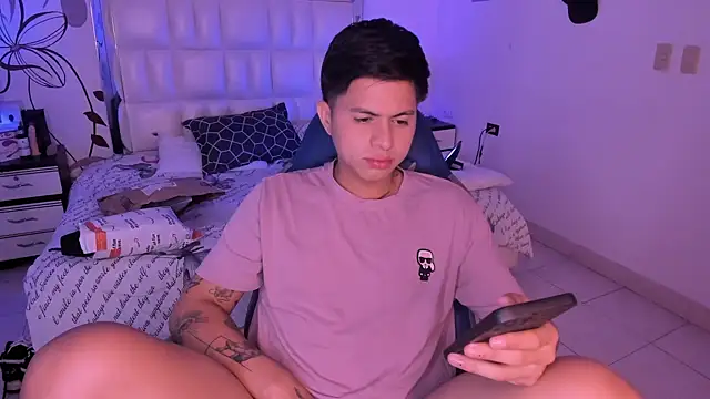 Snapshot of Niicky1_ chatting on 01-13-25, 09:09 Niicky1 online show from 01-13-25, 09:09