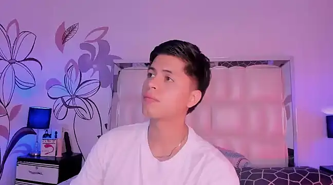 Snapshot of Niicky1_ chatting on 01-15-25, 12:30 Niicky1 online show from 01-15-25, 12:30