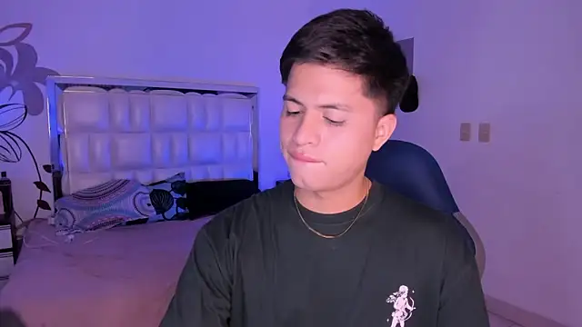 Snapshot of Niicky1_ chatting on 01-22-25, 08:28 Niicky1 online show from 01-22-25, 08:28