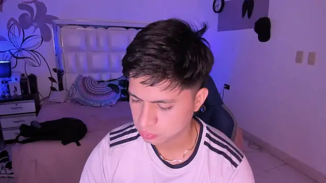 Snapshot of Niicky1_ chatting on 01-23-25, 10:01 Niicky1 online show from 01-23-25, 10:01