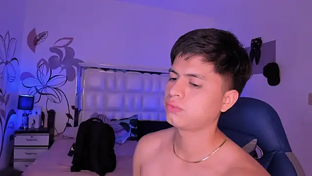 Snapshot of Niicky1_ chatting on 01-24-25, 01:03 Niicky1 online show from 01-24-25, 01:03