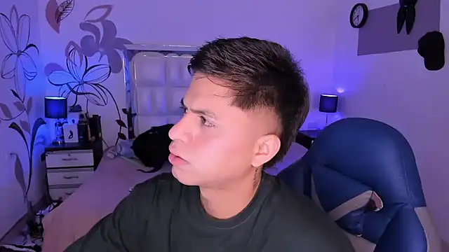 Snapshot of Niicky1_ chatting on 01-26-25, 08:34 Niicky1 online show from 01-26-25, 08:34