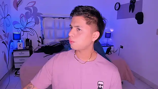 Snapshot of Niicky1_ chatting on 02-02-25, 08:30 Niicky1 online show from 02-02-25, 08:30