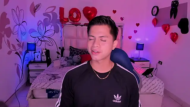 Snapshot of Niicky1_ chatting on 02-16-25, 08:33 Niicky1 online show from 02-16-25, 08:33