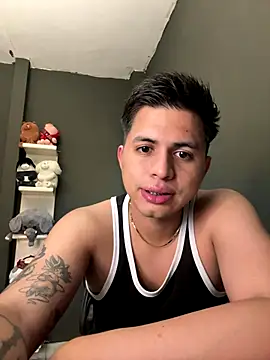 Snapshot of Niicky1_ chatting on 10-28-25, 04:27 Niicky1 online show from 10-28-25, 04:27