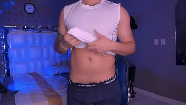 Snapshot of Niicky1_ chatting on 11-04-25, 02:05 Niicky1 online show from 11-04-25, 02:05