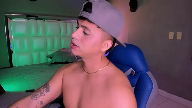 Snapshot of Niicky1_ chatting on 12-01-25, 04:06 Niicky1 online show from 12-01-25, 04:06