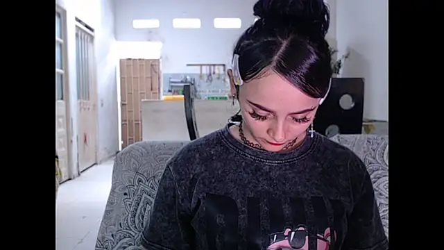 Snapshot of kitty22_ chatting on 04-27-26, 03:21 kitty22 online show from 04-27-26, 03:21