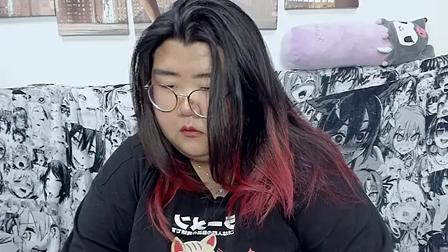 Snapshot of Nadine_asian chatting on 01-05-25, 09:15 Nadine asian online show from 01-05-25, 09:15