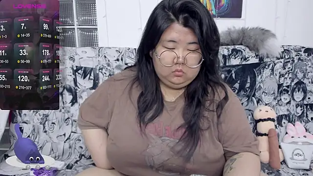 Snapshot of Nadine_asian chatting on 09-20-25, 01:28 Nadine asian online show from 09-20-25, 01:28