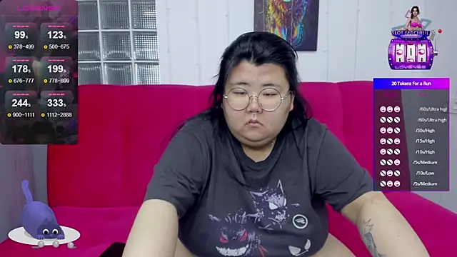 Snapshot of Nadine_asian chatting on 10-11-25, 01:16 Nadine asian online show from 10-11-25, 01:16