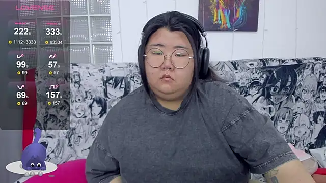 Snapshot of Nadine_asian chatting on 10-21-25, 02:01 Nadine asian online show from 10-21-25, 02:01