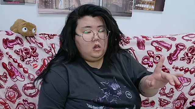 Snapshot of Nadine_asian chatting on 12-16-25, 04:06 Nadine asian online show from 12-16-25, 04:06