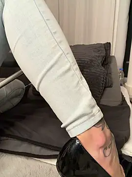 Laurahorney xo online show from 02-16-26, 07:43