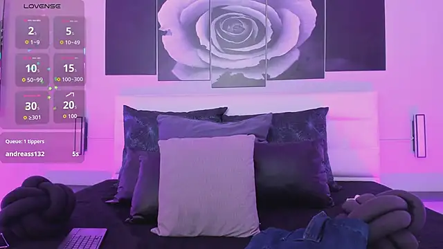 isabella simons online show from 10-28-25, 02:37