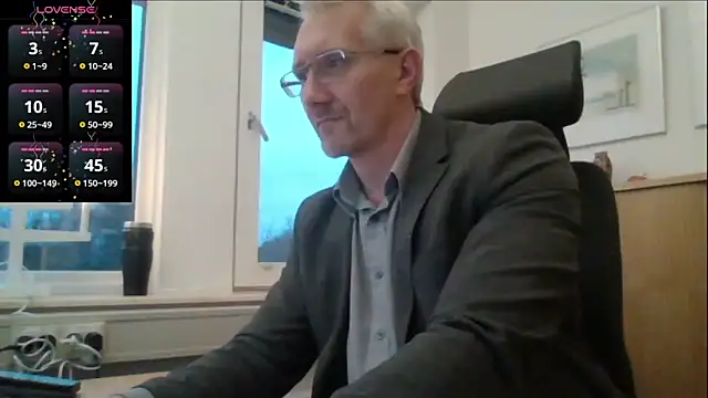 Snapshot of tom-swede chatting on 12-05-25, 02:25 tom-swede online show from 12-05-25, 02:25