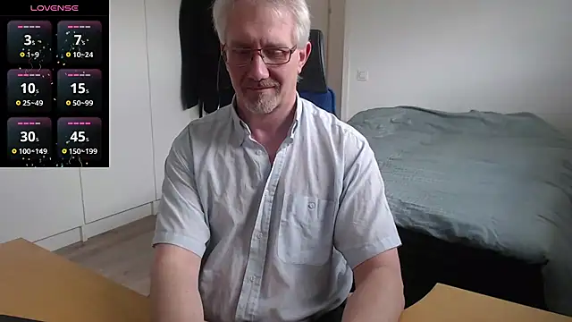 Snapshot of tom-swede chatting on 03-15-26, 01:39 tom-swede online show from 03-15-26, 01:39