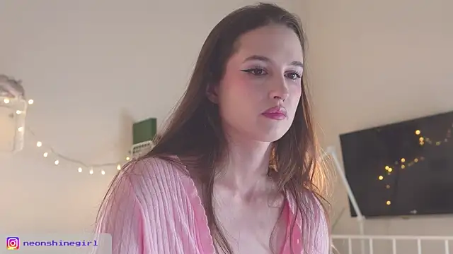 Snapshot of NeonShine chatting on 12-22-25, 05:26 NeonShine online show from 12-22-25, 05:26