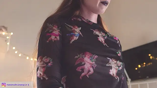 Snapshot of NeonShine chatting on 02-18-26, 05:47 NeonShine online show from 02-18-26, 05:47