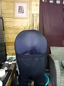 Snapshot of Ngamla123 chatting on 11-23-25, 02:06 Ngamla123 online show from 11-23-25, 02:06