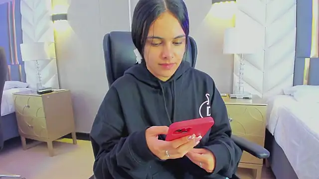 ChloeHarper  online show from 01-10-26, 11:34