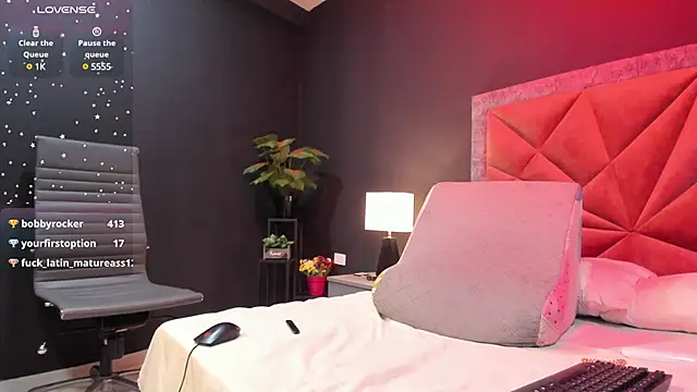 Snapshot of mia_milff chatting on 01-30-25, 10:08 mia milff online show from 01-30-25, 10:08