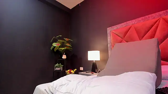 Snapshot of mia_milff chatting on 03-15-25, 06:43 mia milff online show from 03-15-25, 06:43