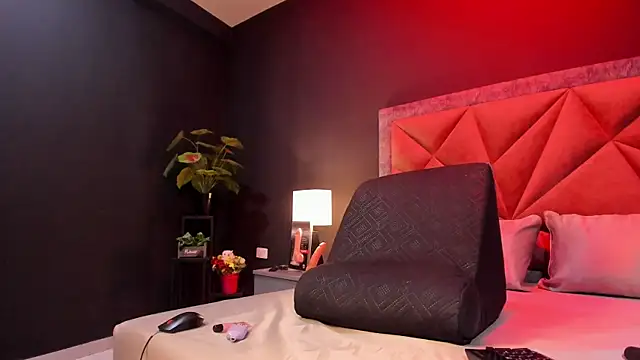 Snapshot of mia_milff chatting on 09-10-25, 07:14 mia milff online show from 09-10-25, 07:14