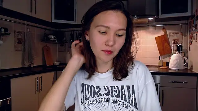 Snapshot of Kelly_Yon chatting on 09-16-25, 09:38 Kelly Yon online show from 09-16-25, 09:38