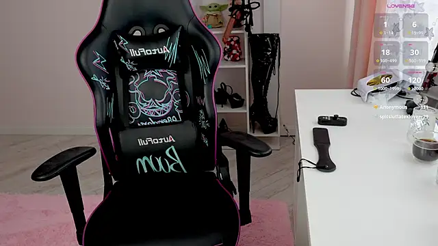 Snapshot of Latex_Kitty chatting on 05-12-26, 02:36 Latex Kitty online show from 05-12-26, 02:36