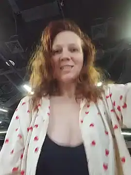 Snapshot of Exhibitionsplit chatting on 05-31-26, 12:23 Exhibitionsplit online show from 05-31-26, 12:23