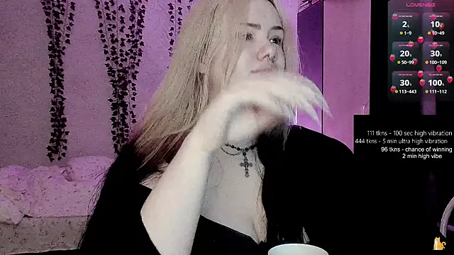 strawberry elfcat online show from 06-11-26, 02:11