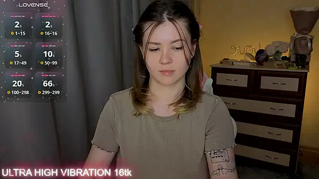 Snapshot of cutie_mili chatting on 03-10-26, 04:45 cutie mili online show from 03-10-26, 04:45