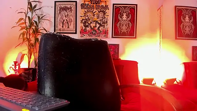 Snapshot of irregular_fetish_ chatting on 06-20-26, 01:09 irregular fetish online show from 06-20-26, 01:09
