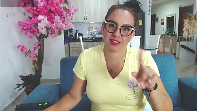 dakota johnson10 online show from 10-26-25, 11:27