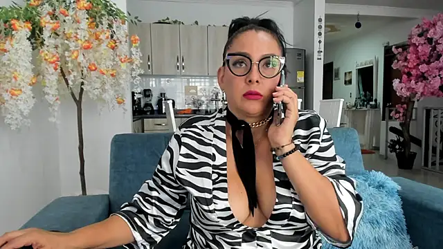 dakota johnson10 online show from 10-29-25, 07:37