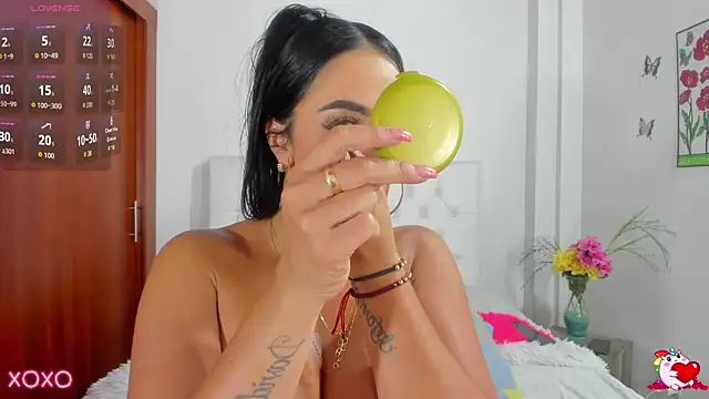 Snapshot of VenussVega chatting on 11-19-25, 04:40 VenussVega online show from 11-19-25, 04:40