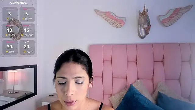 Snapshot of VeronikaOlsen chatting on 02-01-25, 03:39 VeronikaOlsen online show from 02-01-25, 03:39