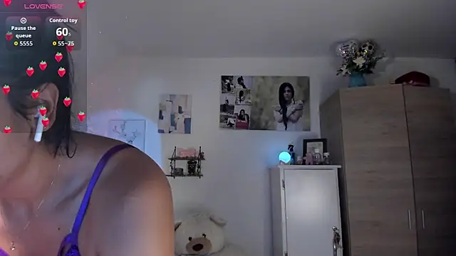 Snapshot of VeronikaOlsen chatting on 09-22-25, 12:29 VeronikaOlsen online show from 09-22-25, 12:29