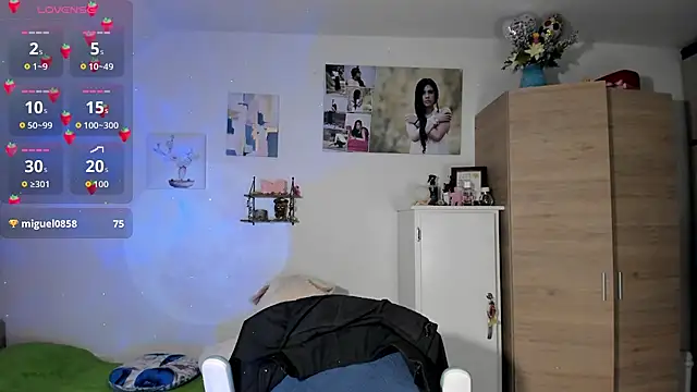 Snapshot of VeronikaOlsen chatting on 10-01-25, 01:28 VeronikaOlsen online show from 10-01-25, 01:28
