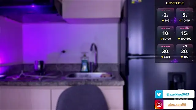 Snapshot of AxelKing1326 chatting on 01-18-26, 06:44 AxelKing1326 online show from 01-18-26, 06:44