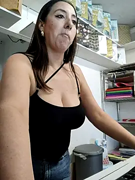 Snapshot of Mia_Novikov chatting on 10-11-25, 08:07 Mia Novikov online show from 10-11-25, 08:07