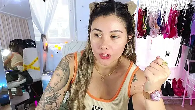 Tawny cox online show from 10-22-25, 09:31