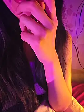 Snapshot of aloneathome chatting on 12-20-25, 06:04 aloneathome online show from 12-20-25, 06:04