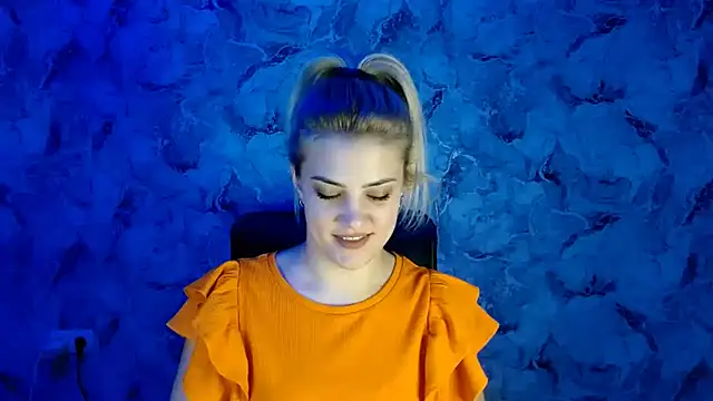 Snapshot of nika_gold1 chatting on 12-18-24, 05:31 nika gold1 online show from 12-18-24, 05:31