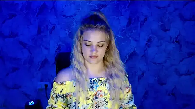 Snapshot of nika_gold1 chatting on 06-15-26, 02:52 nika gold1 online show from 06-15-26, 02:52