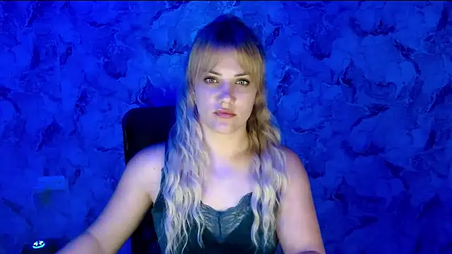 Snapshot of nika_gold1 chatting on 07-08-26, 05:17 nika gold1 online show from 07-08-26, 05:17