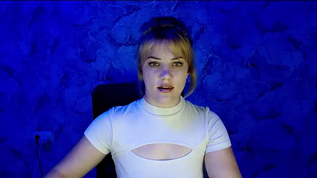 Snapshot of nika_gold1 chatting on 07-14-26, 04:23 nika gold1 online show from 07-14-26, 04:23