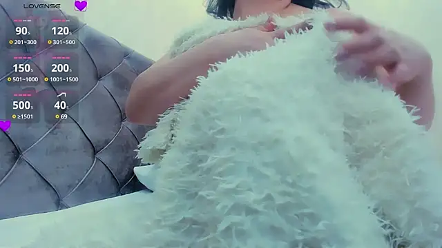 Snapshot of HinaJeen chatting on 12-19-24, 07:07 HinaJeen online show from 12-19-24, 07:07