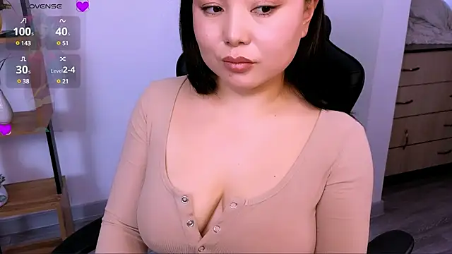 Snapshot of HinaJeen chatting on 03-16-25, 05:14 HinaJeen online show from 03-16-25, 05:14